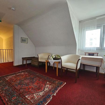 Hotel Haus Isenburg Neu-Isenburg Bagian luar foto
