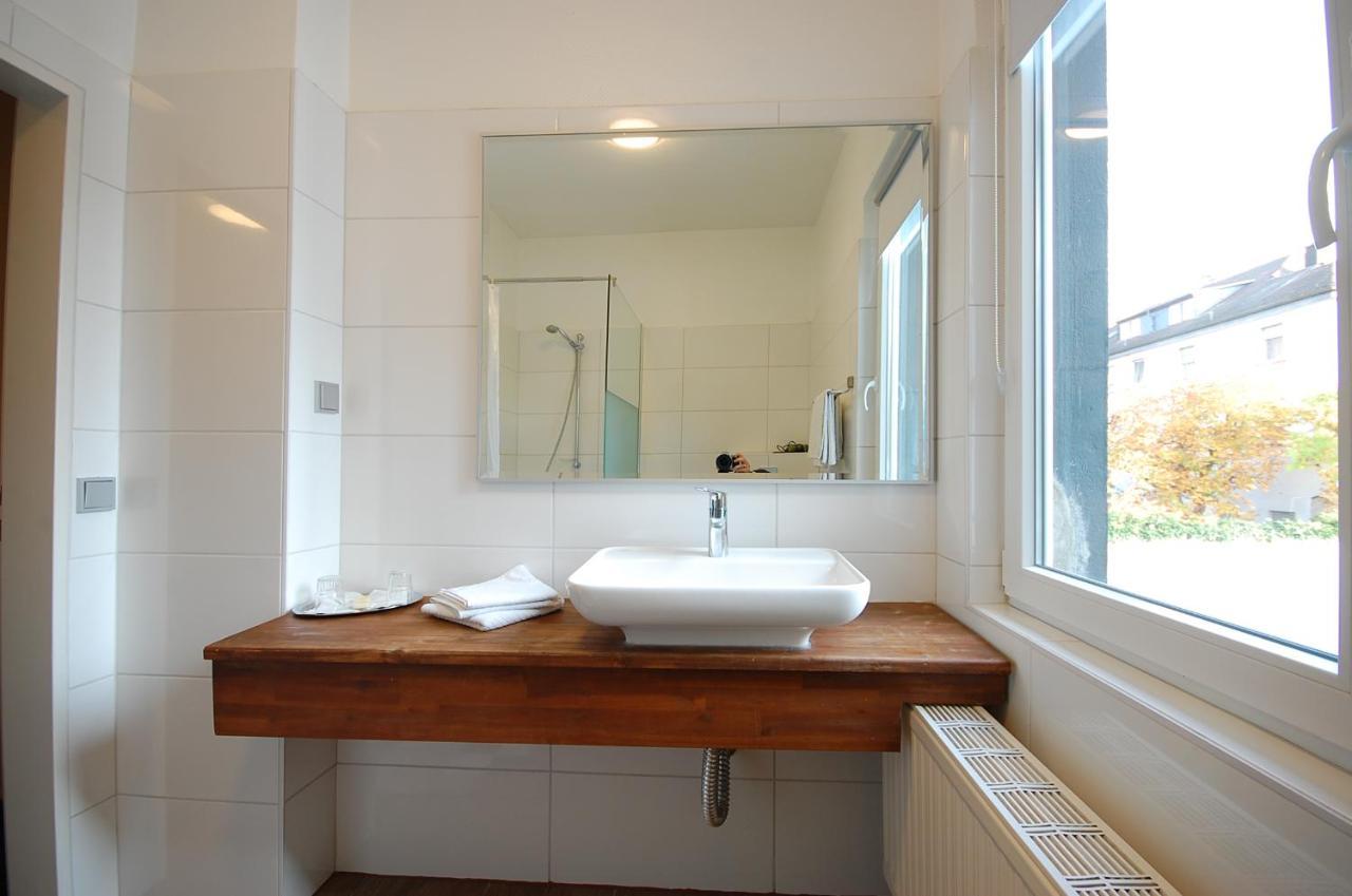 Hotel Haus Isenburg Neu-Isenburg Bagian luar foto