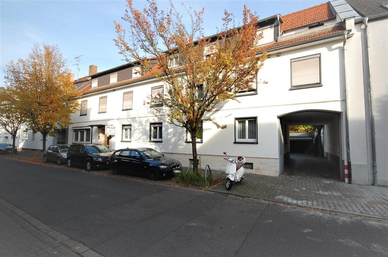 Hotel Haus Isenburg Neu-Isenburg Bagian luar foto