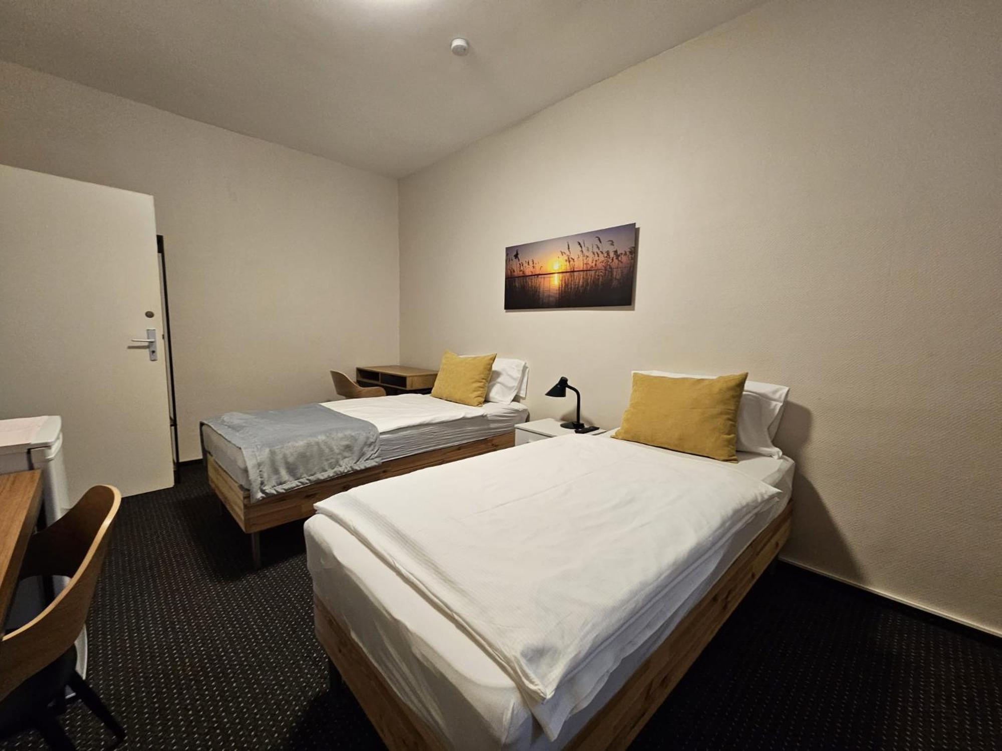 Hotel Haus Isenburg Neu-Isenburg Bagian luar foto