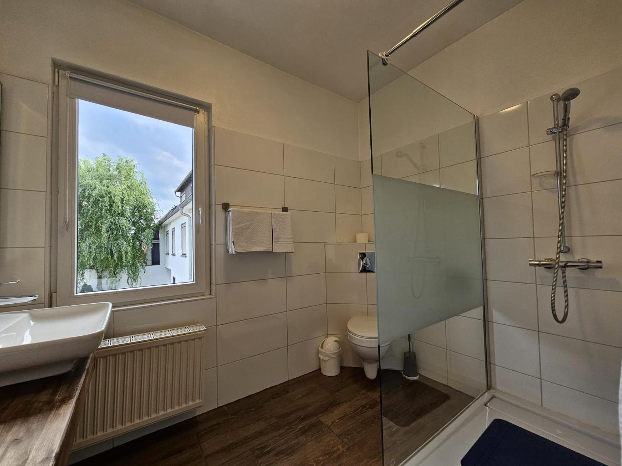 Hotel Haus Isenburg Neu-Isenburg Bagian luar foto