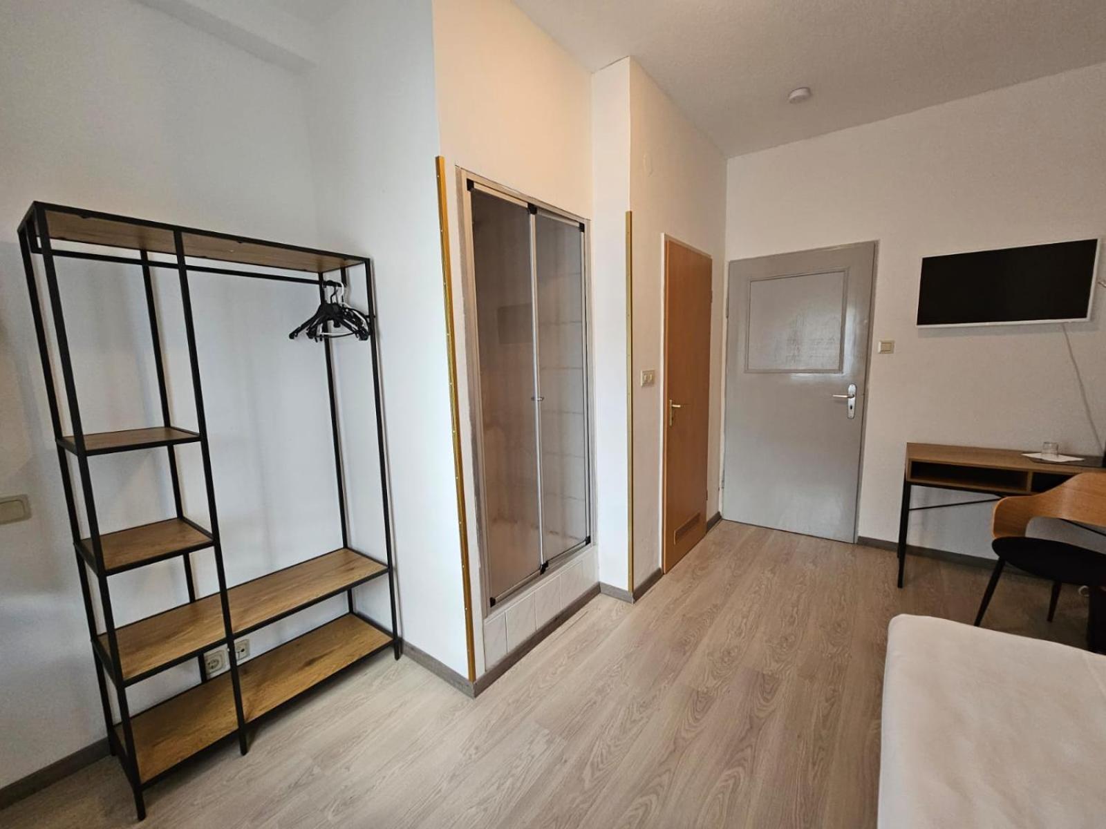 Hotel Haus Isenburg Neu-Isenburg Bagian luar foto
