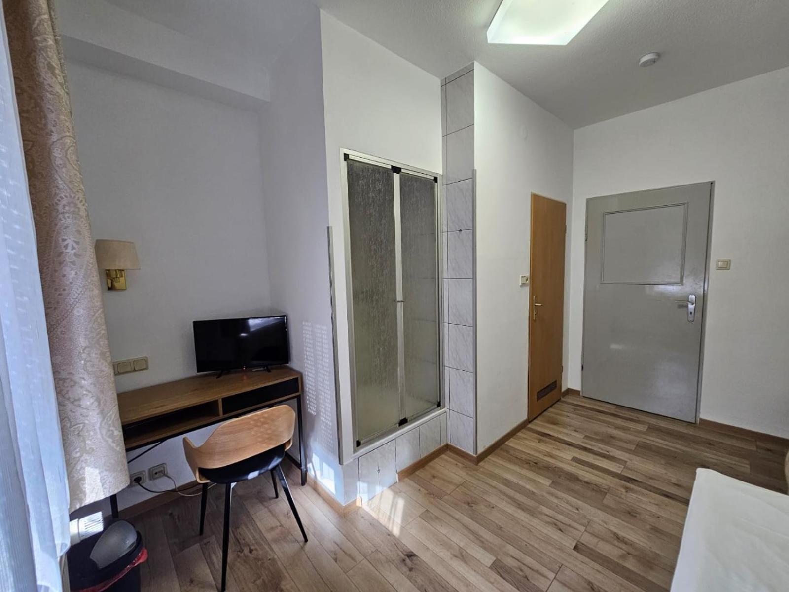 Hotel Haus Isenburg Neu-Isenburg Bagian luar foto