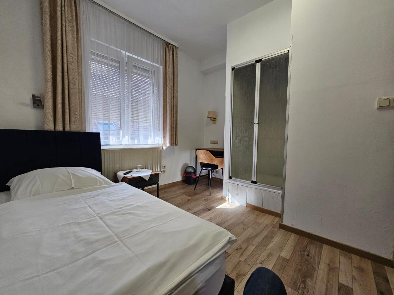 Hotel Haus Isenburg Neu-Isenburg Bagian luar foto