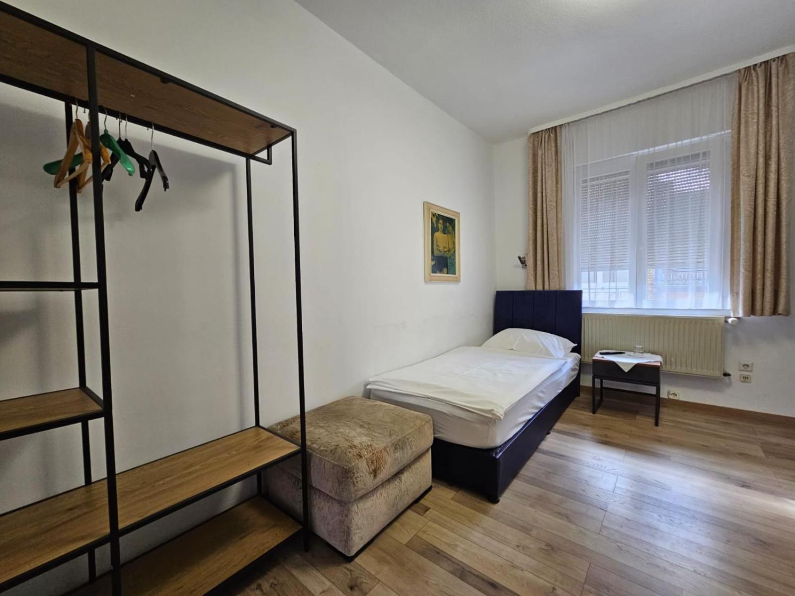 Hotel Haus Isenburg Neu-Isenburg Bagian luar foto